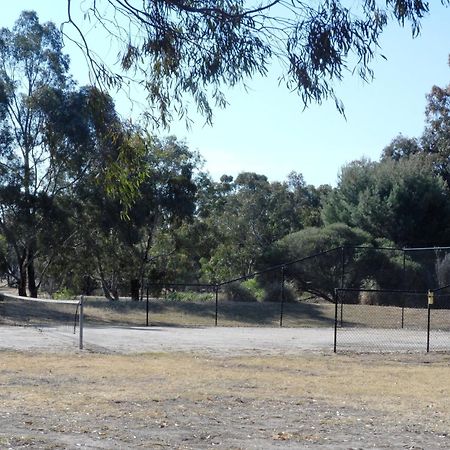 Magdala Motor Lodge & Lakeside Restaurant Stawell Esterno foto