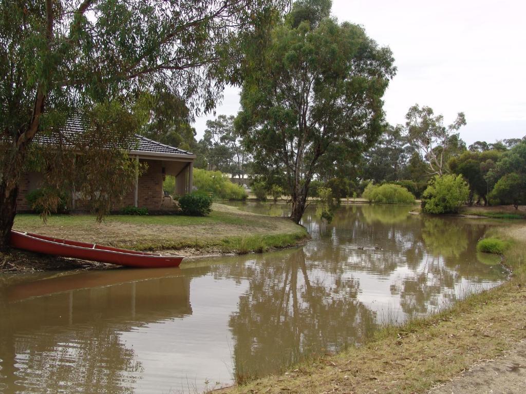 Magdala Motor Lodge & Lakeside Restaurant Stawell Esterno foto