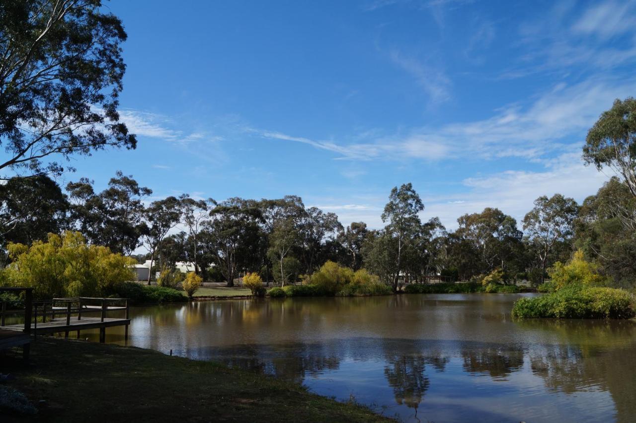 Magdala Motor Lodge & Lakeside Restaurant Stawell Esterno foto